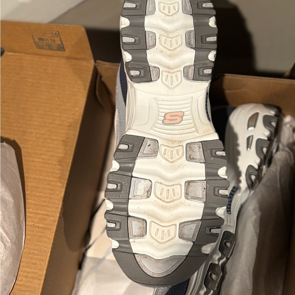 Skechers - Picture 6 of 8